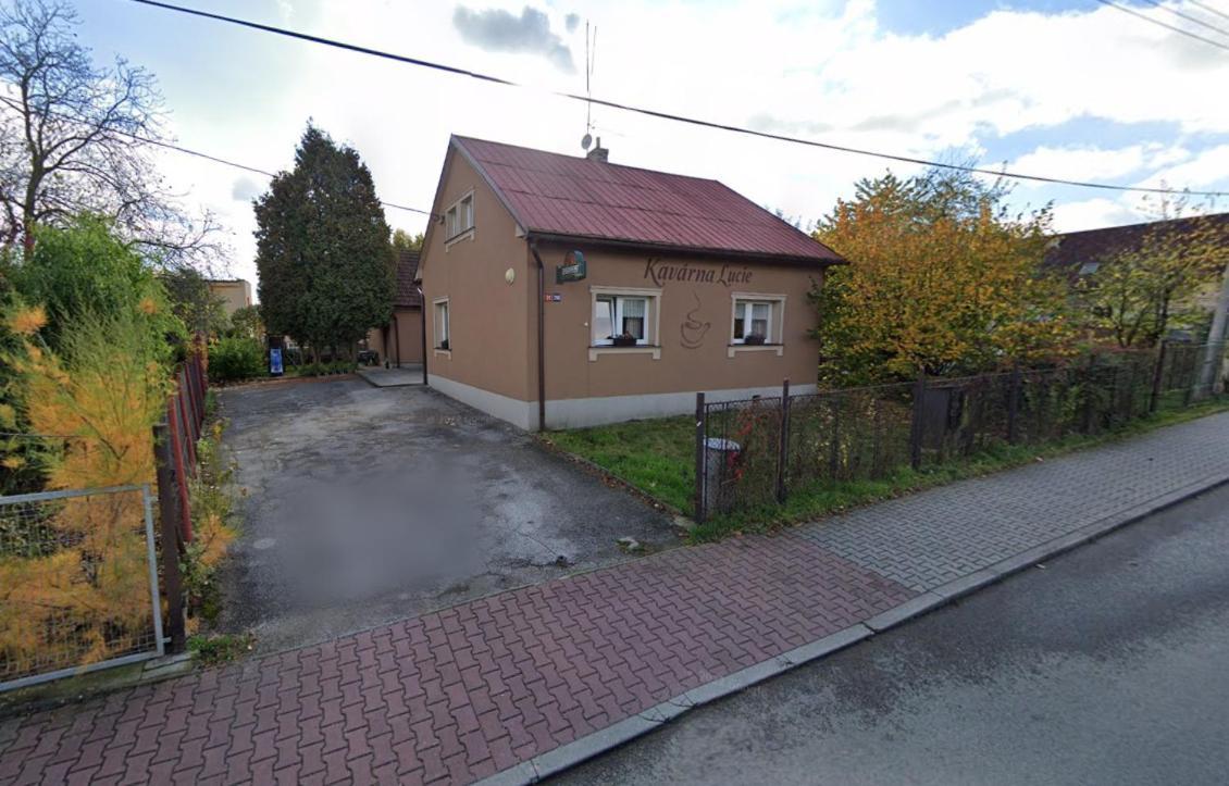 Kavarna Lucie S Ubytovanim Horní Těrlicko Bagian luar foto