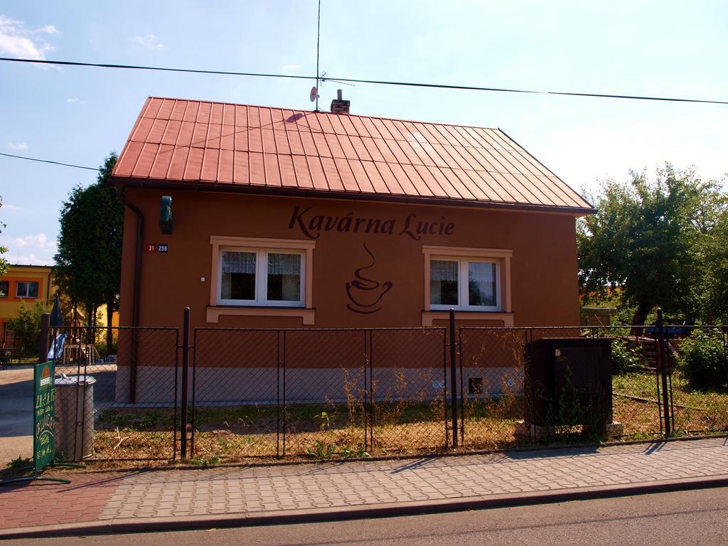 Kavarna Lucie S Ubytovanim Horní Těrlicko Bagian luar foto