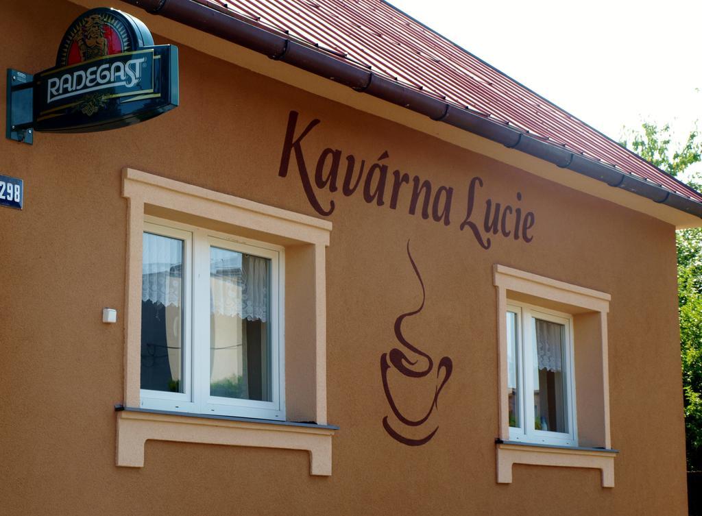 Kavarna Lucie S Ubytovanim Horní Těrlicko Bagian luar foto